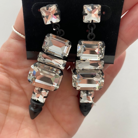 Noir nightfall drop earrings - Picture 4 of 4